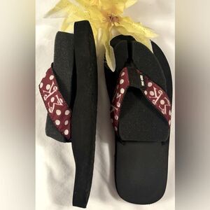 TOE GōZ Sigma Kappa polka-dot flip flops!